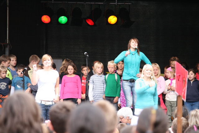 gal/2010/2010 Saitentwist Weltkindertag Burgplatz Essen 20.09.JugendhilfegGmbH Essen/2010 Saitentwist Weltkindertag Burgplatz Jugend Hilfe gGm20.09. 037.jpg